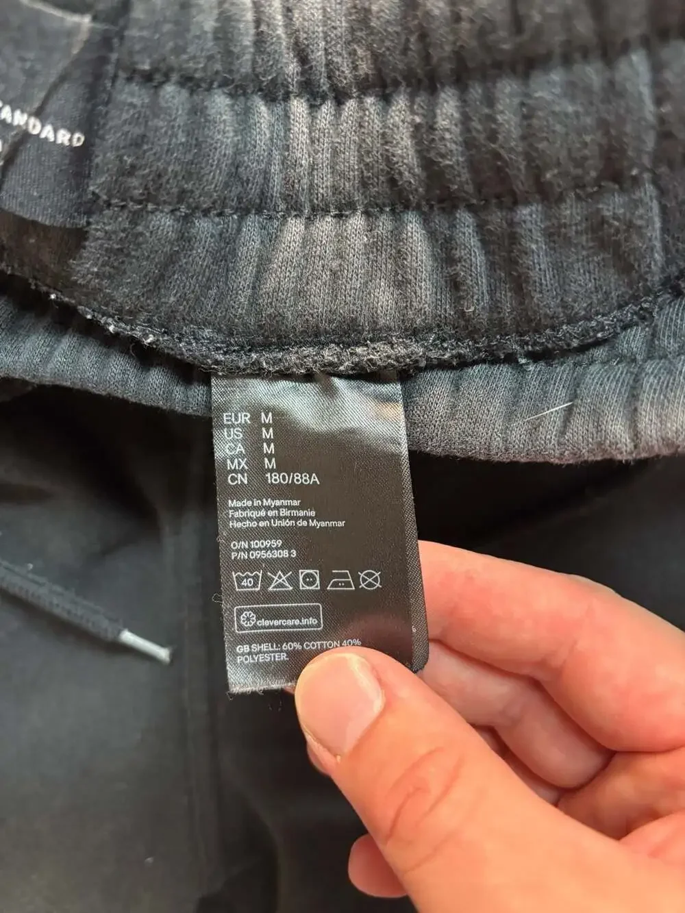 H&M Men's Regular Fit Sweat Shorts in Black